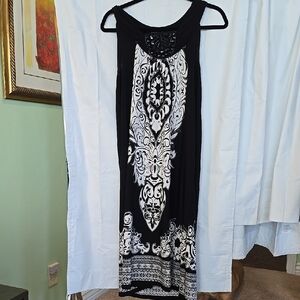 Elegant Black and White Maxi Dress